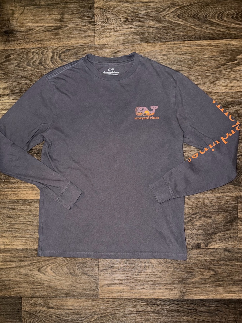 Vineyard Vines Unisex Long-Sleeve Gray Halloween Whale Graphic Tee Size Small